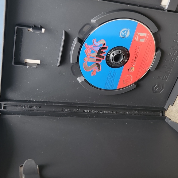 The Sims (nintendo gamecube) - Picture 2 of 3